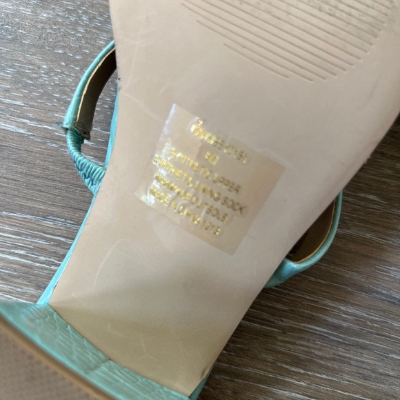 Steve Madden Issy Crock Embossed Block Heel Sandals Mint Green - Picture 9 of 9